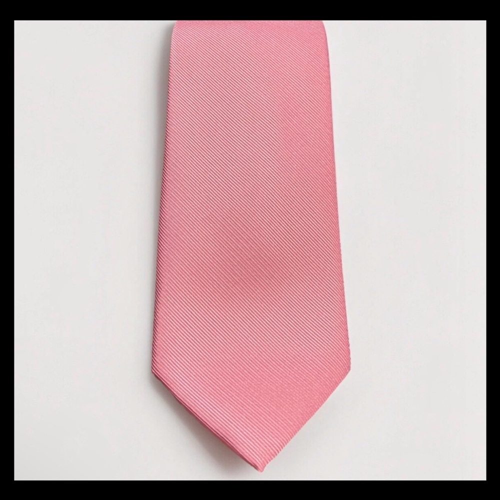 Izod Chesapeake Solid Pink Tie. Polyester. 3”x 58”